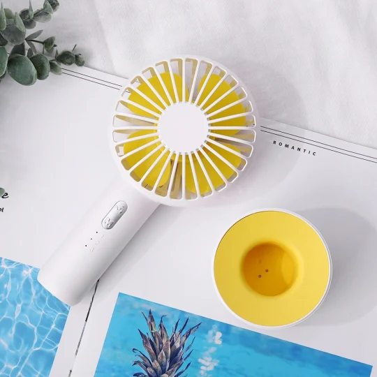 GXZ-F810  Hot sale new creative design table fan with 18650 recgargeable KC/PSE battery portable fan use charging base mini fan