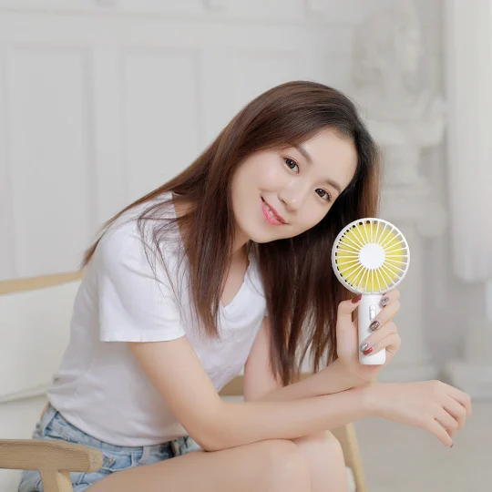 GXZ-F810  Hot sale new creative design table fan with 18650 recgargeable KC/PSE battery portable fan use charging base mini fan